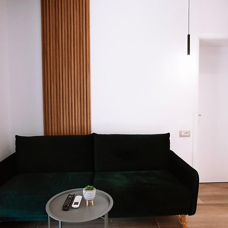 Barrikada Str Modern Apartments - The Nest Tirana Exterior foto